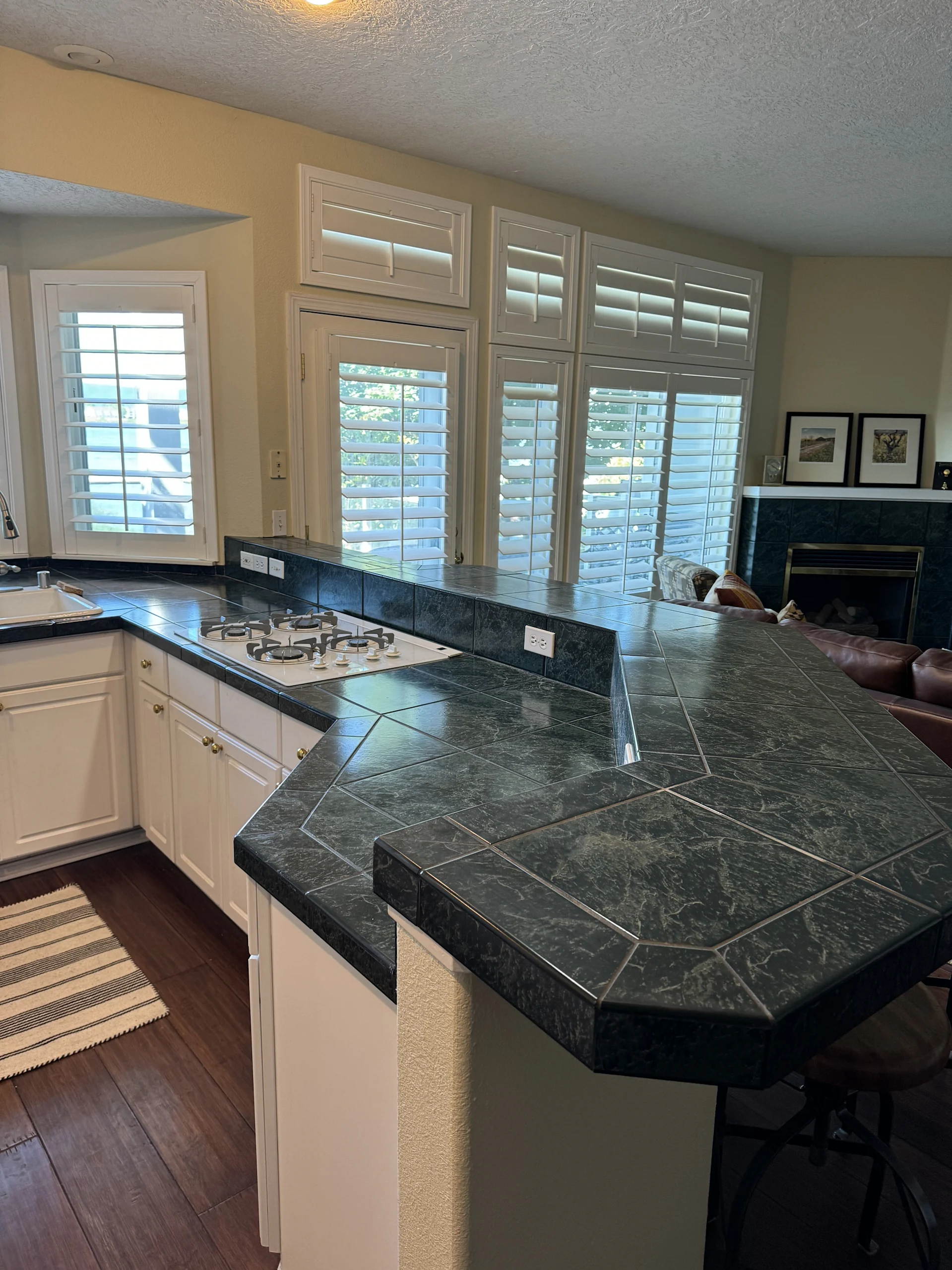 Mid-Century-Inspired Kitchen and Two-Bath Remodel in Vancouver, WA — before