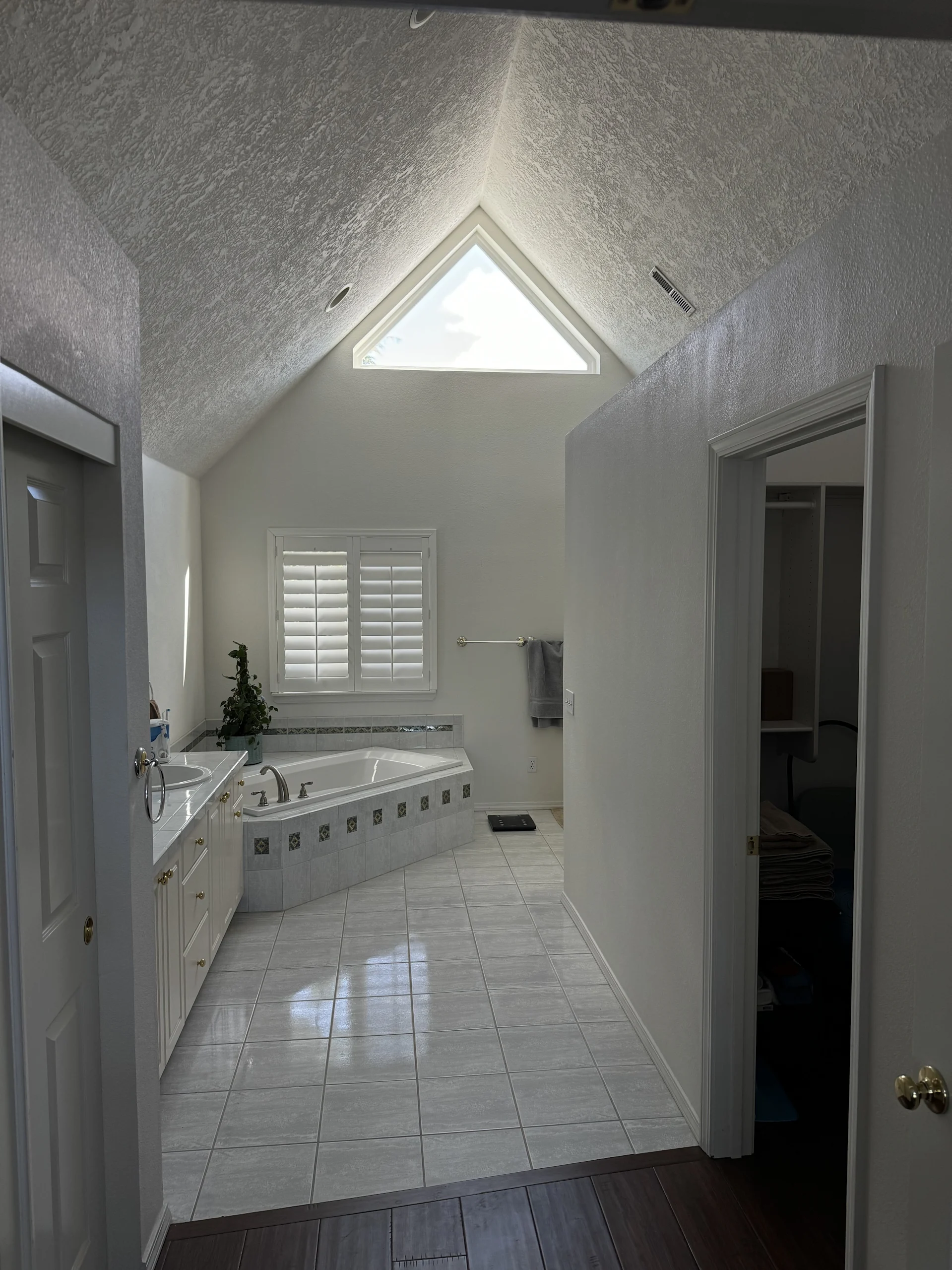 Mid-Century-Inspired Kitchen and Two-Bath Remodel in Vancouver, WA — before