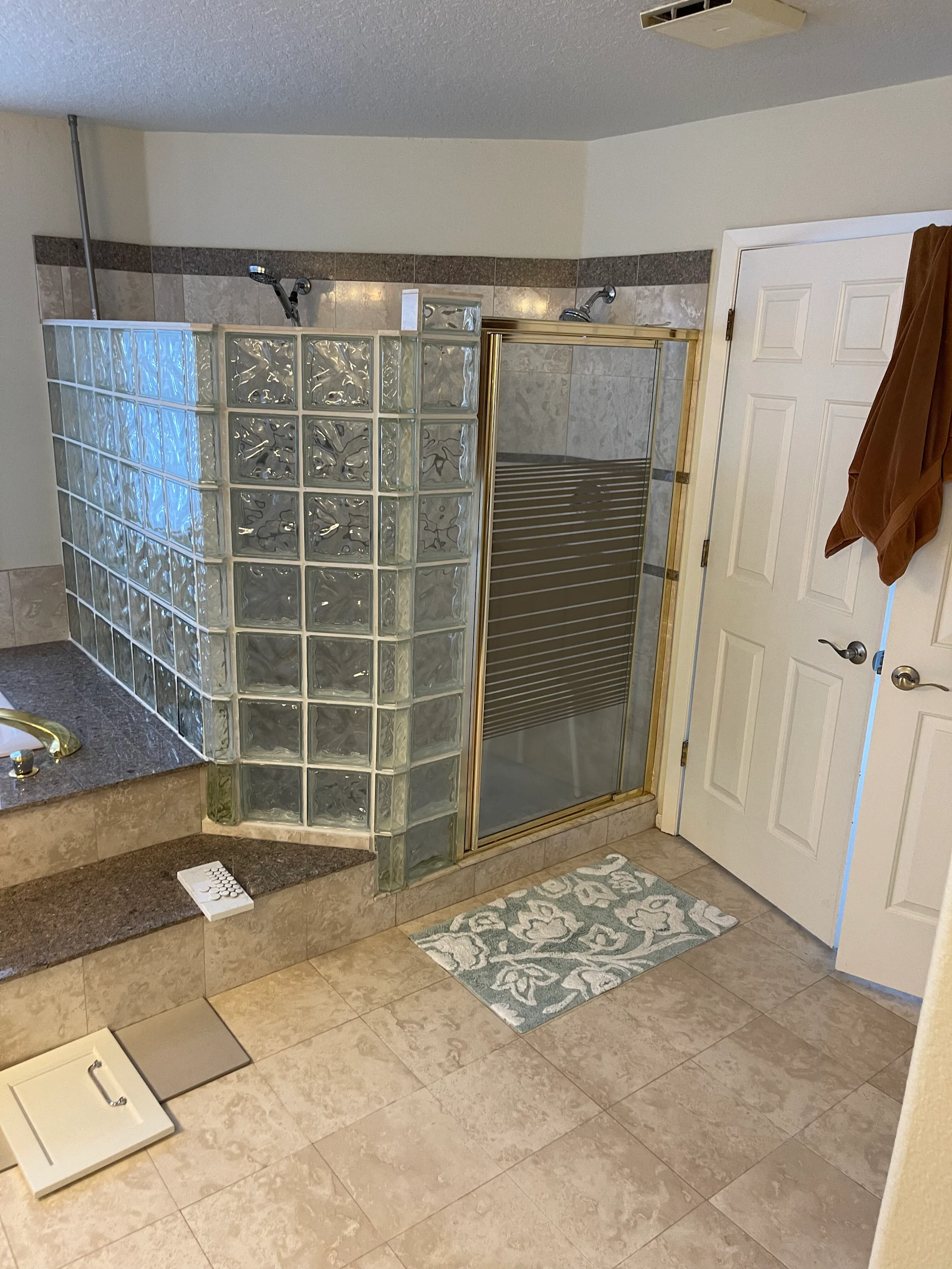 Refreshing Bathroom Remodel in Camas, WA — before