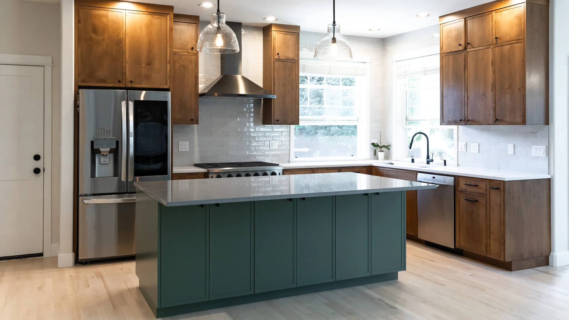 Beautifully Updated Kitchen in Camas, WA