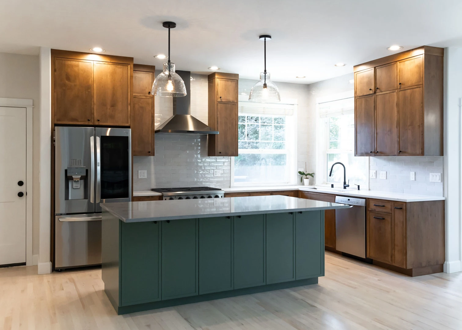 Beautifully Updated Kitchen in Camas, WA