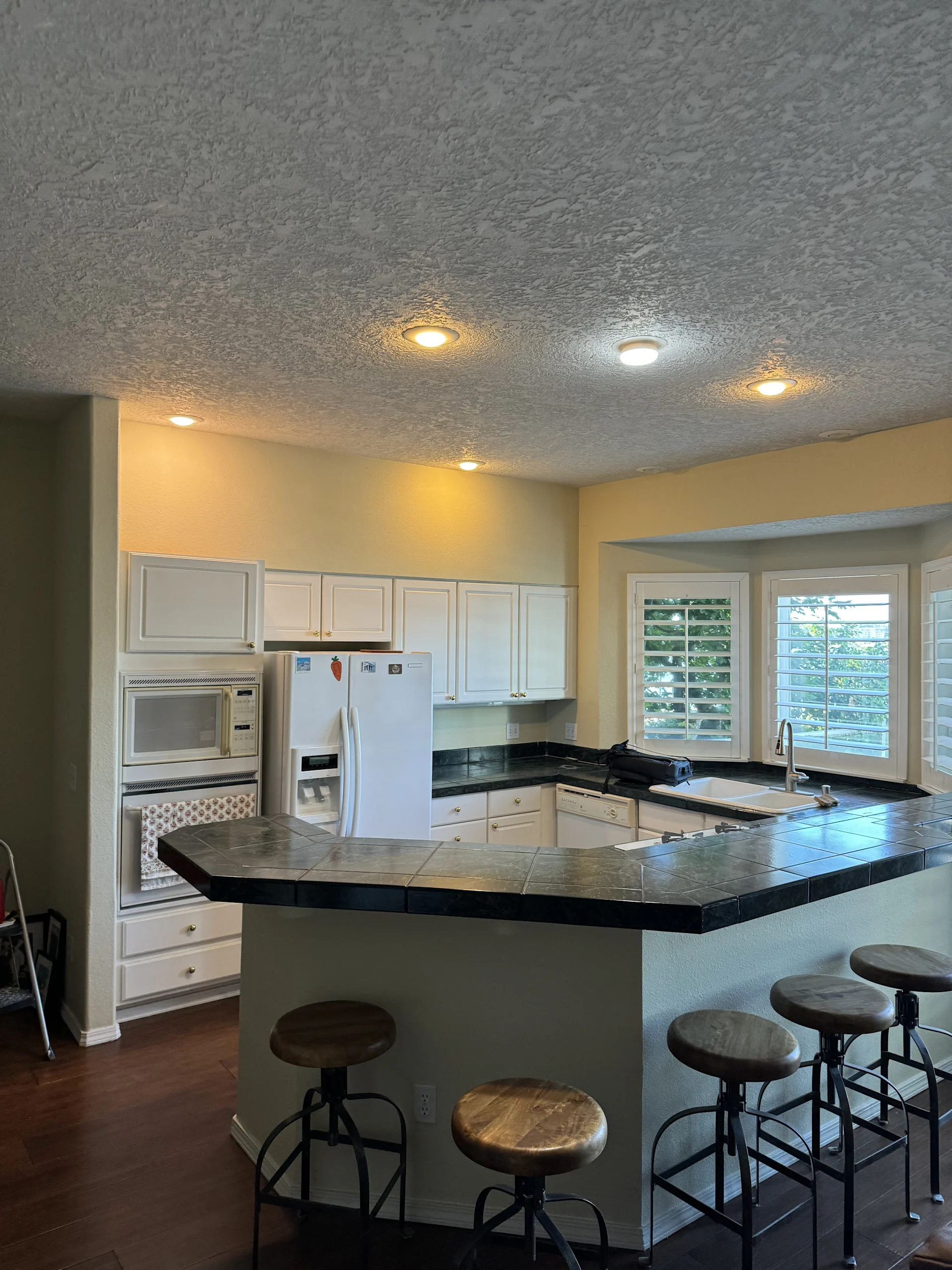 Mid-Century-Inspired Kitchen and Two-Bath Remodel in Vancouver, WA — before